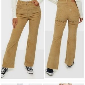LEVIS Ribcage Bootcut Khaki Corduroys